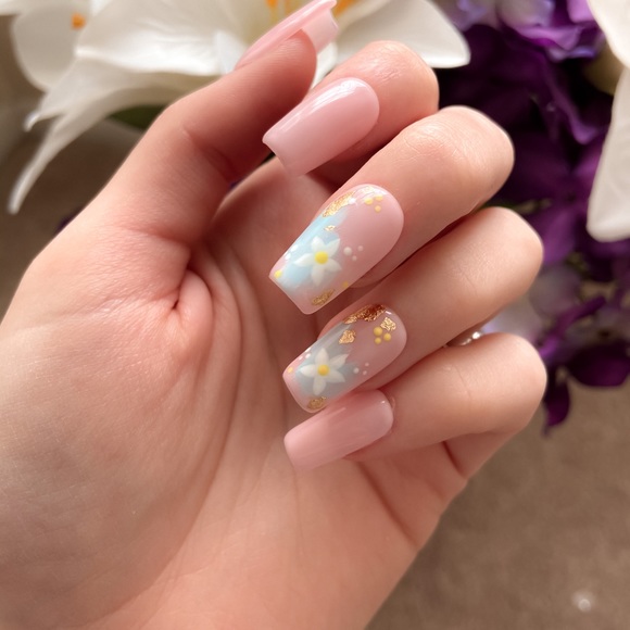 Abstract Flower Press-On Nails - Picture 3 of 7